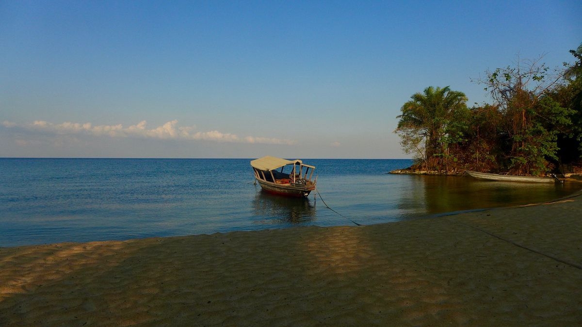 Lake_Tanganyika_shores_with_Mahale_Mountains_National_Park