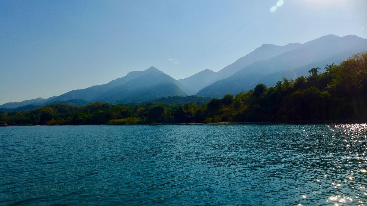 Mahale_Mountains_National_Park_from_Lake_Tangantika